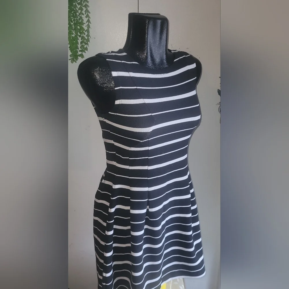 Pimkie Collection blk/wht stripe dress S - Picture 2 of 10